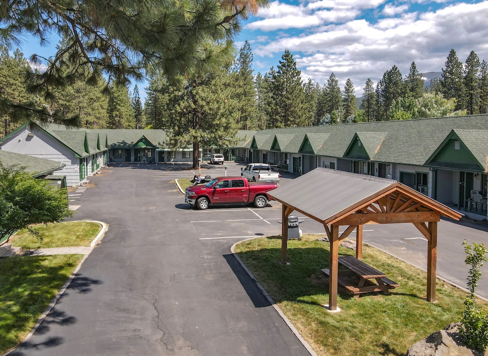 Green Gables Motel & Suites - featured photo