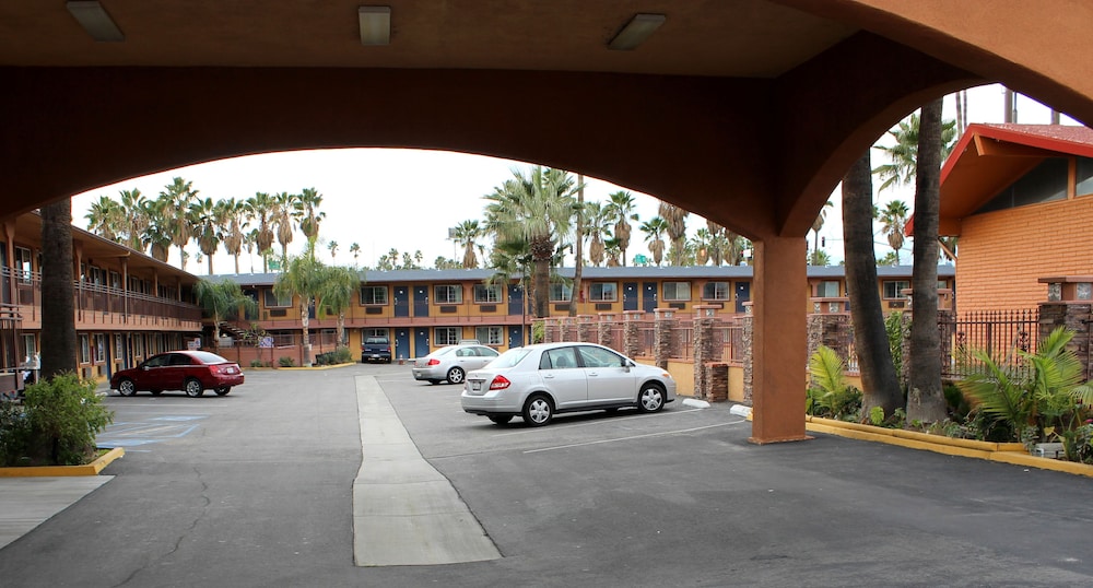 Orange Show Inn San Bernardino - photo 21