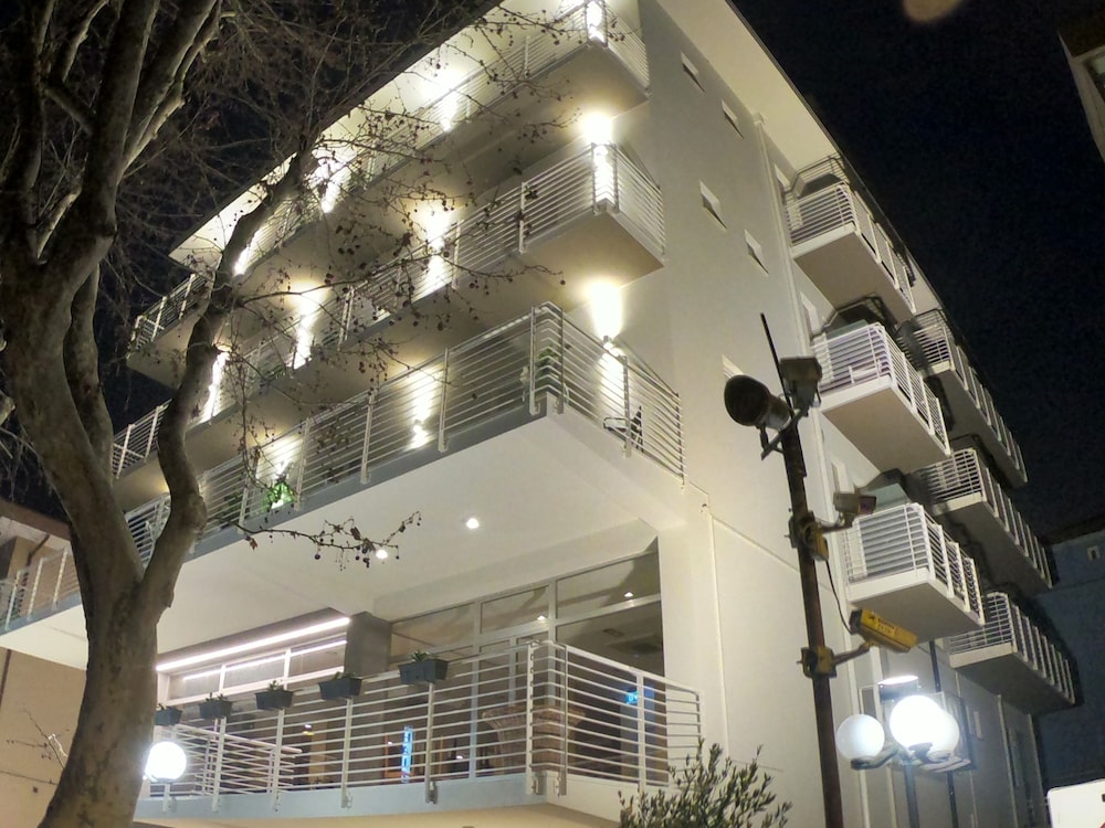 Half Moon — Rimini