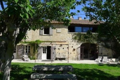 Terralha - carbon neutral hotel in Meynes