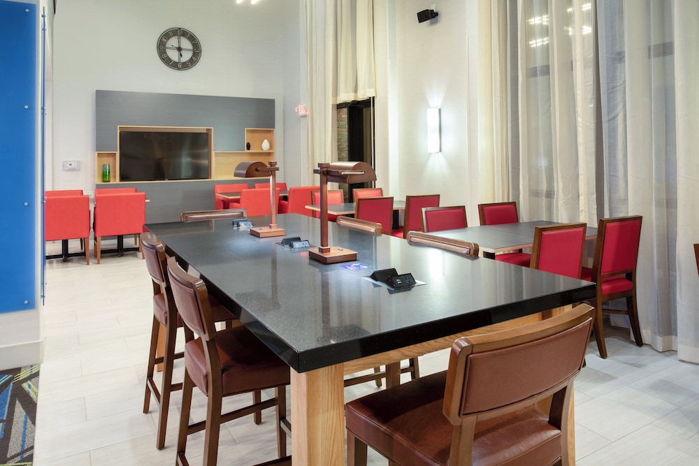 Holiday Inn Express & Suites Phoenix Glendale Sports Dist by IHG - photo 60