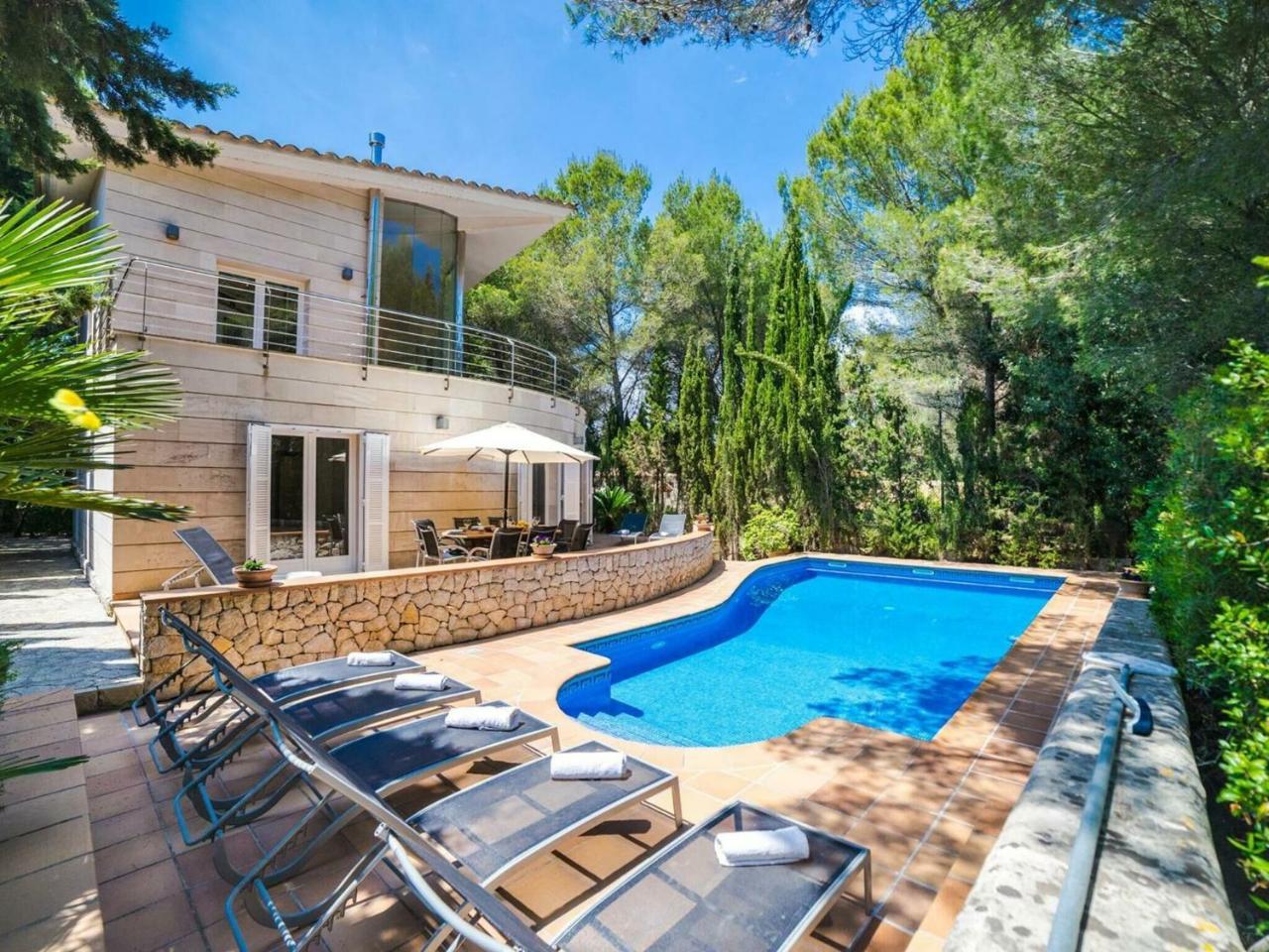 Villa in Alcudia Near Sandy Beach — 4-Star Luxury Hotel in Alcudia, Spain