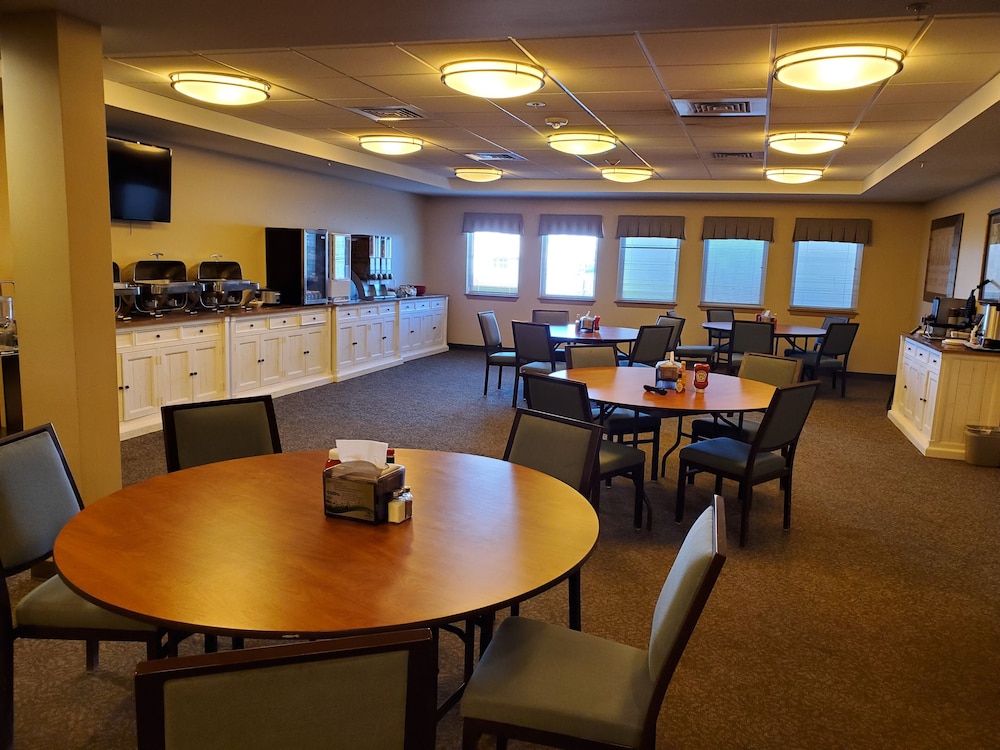 Clarion Hotel & Suites Williston - photo 19