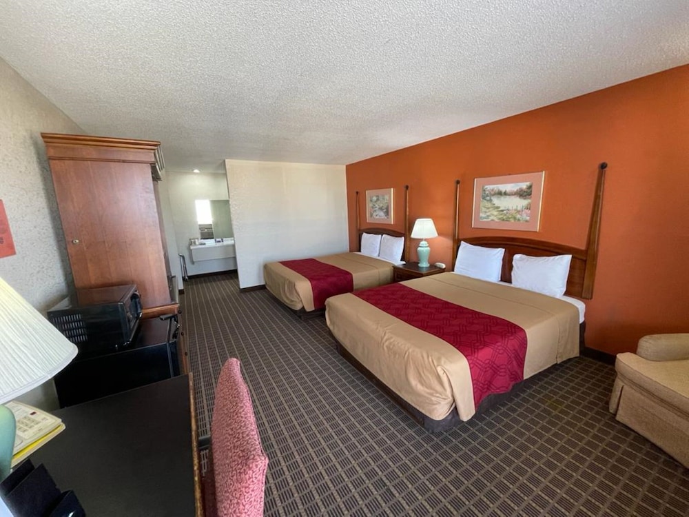 Knights Inn By Capital O Emporia I 35 - photo 48