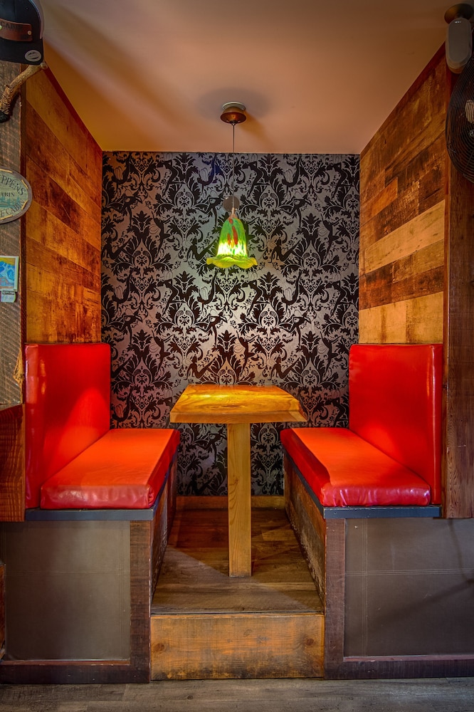 Earl Grey Lodge — Invermere — photo 4