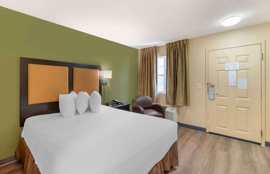 Extended Stay America Select Suites St. Louis Westport E Lackland Rd - photo 5