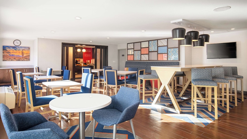 Hampton Inn Phoenix Airport North - photo 40