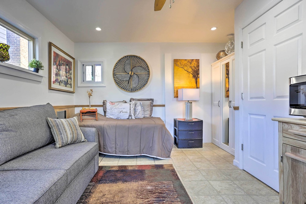 Central Elmont Studio W Great Outdoor Space — Elmont