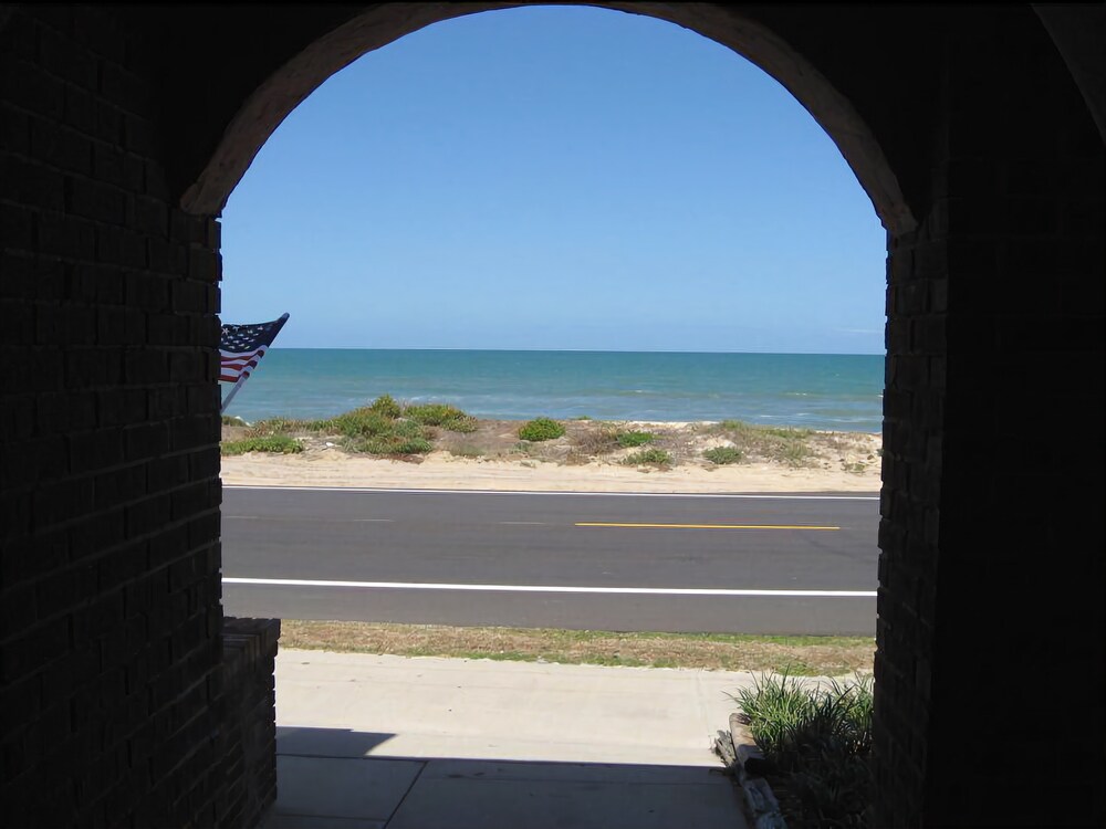 Beach Front Motel - photo 32