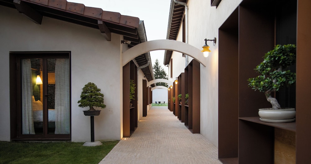 Domaine Les Lanternes in Villefranche-Sur-Saone, France