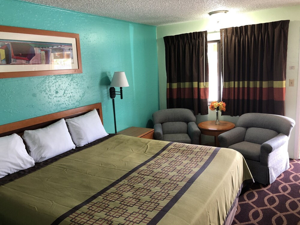 Klamath Motor Lodge - photo 16