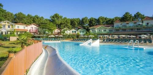 Maison de 3 chambres avec piscine partagee terrasse amenagee et wifi a Lacanau a 2 km de la plage — 4-Star Luxury Hotel in Lacanau, France