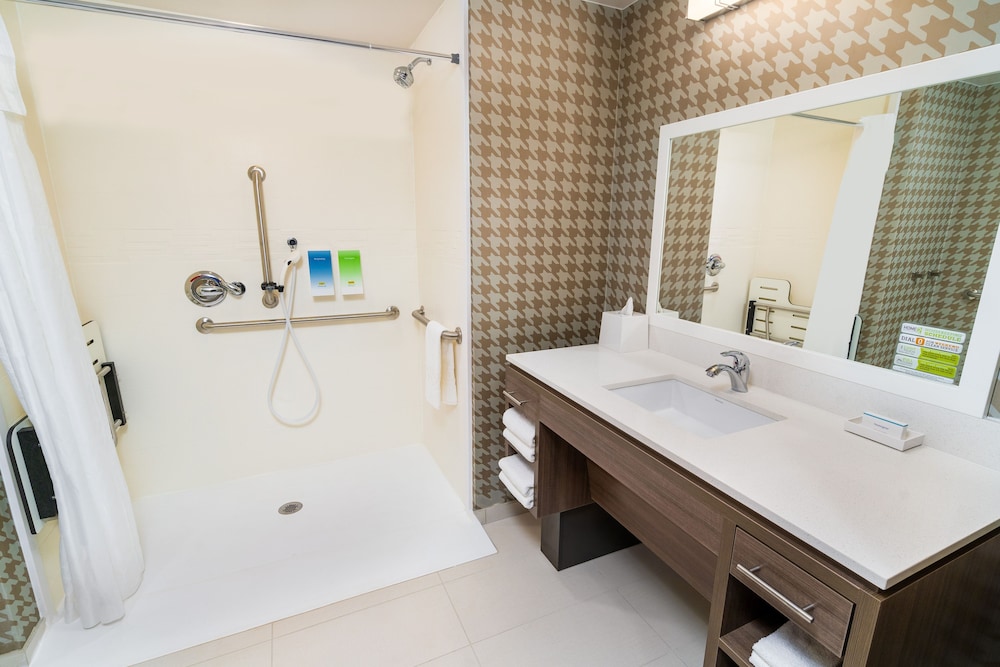 Home2 Suites by Hilton Bakersfield - photo 37
