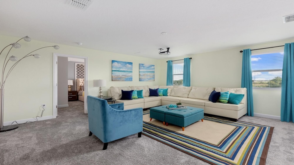 Spacious 6BR w Pool SPA With a Stunning Green View - photo 21