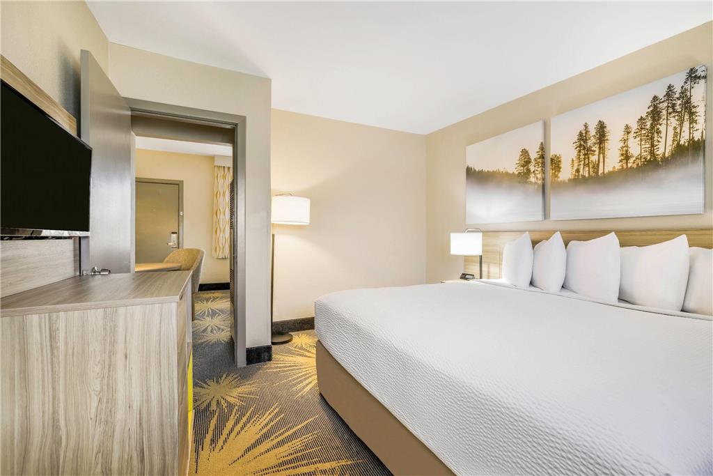 Days Inn by Wyndham Cortez - photo 38