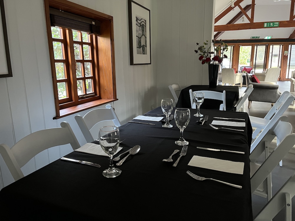 Charming 20 bed Self Contained Dwelling in Hook — Hook — photo 5
