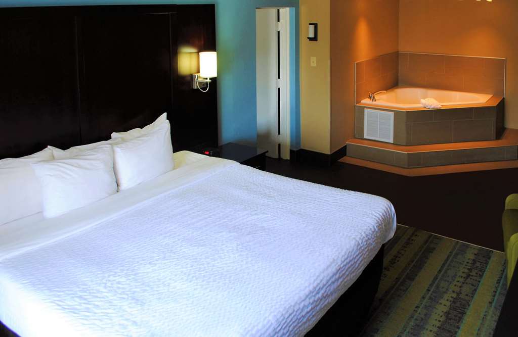 Clarion Hotel Conference Center Lexington North - photo 12
