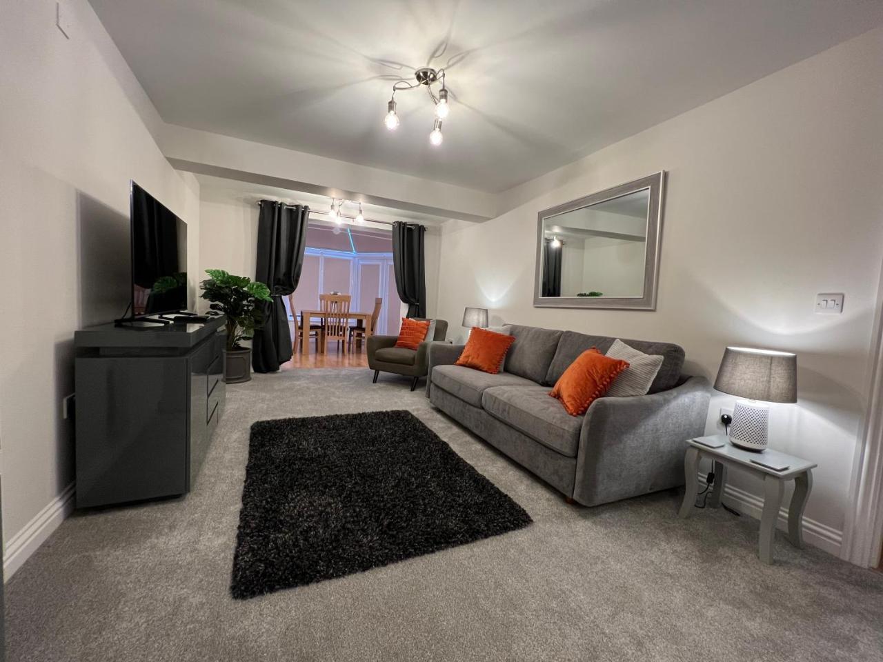 Cotswold Apartment with Private Parking — 4-Star Luxury Hotel in Stow On The Wold, United Kingdom