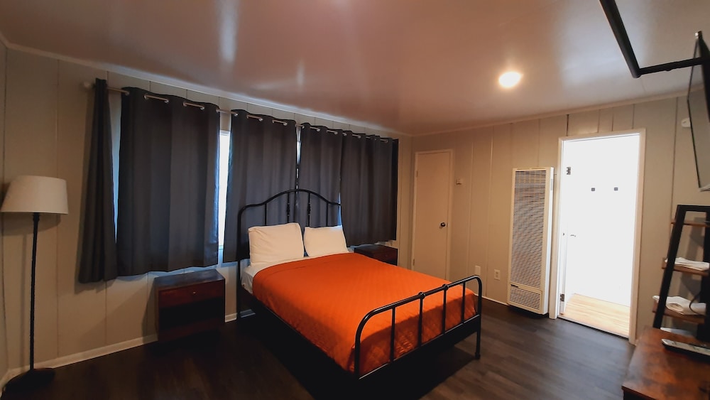 Sherwood Arms Motel - photo 39