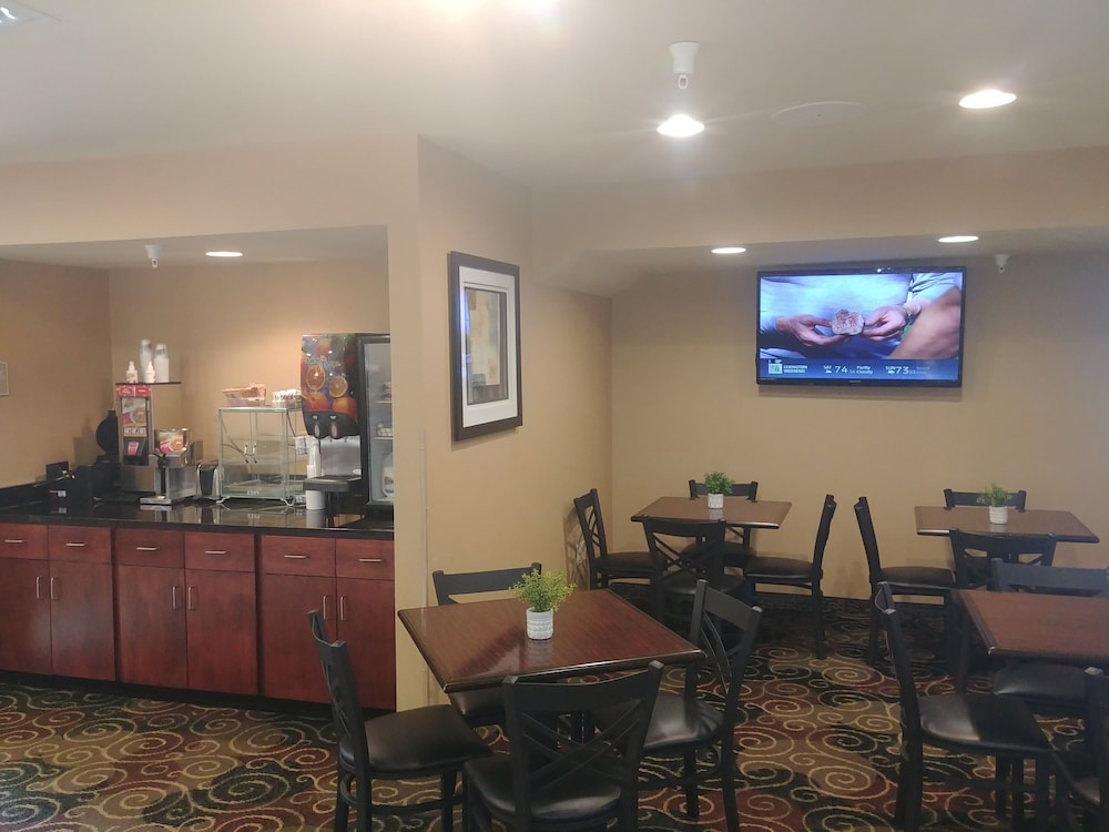 Cobblestone Hotel & Suites Broken Bow - photo 49