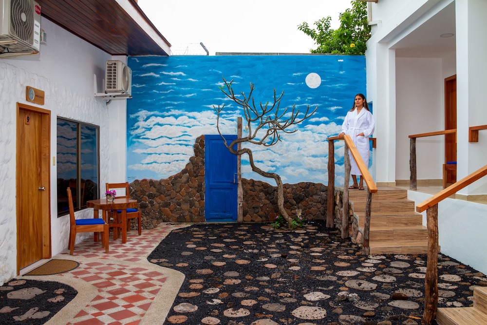 Plaza Luna Suites — Puerto Ayora — photo 3