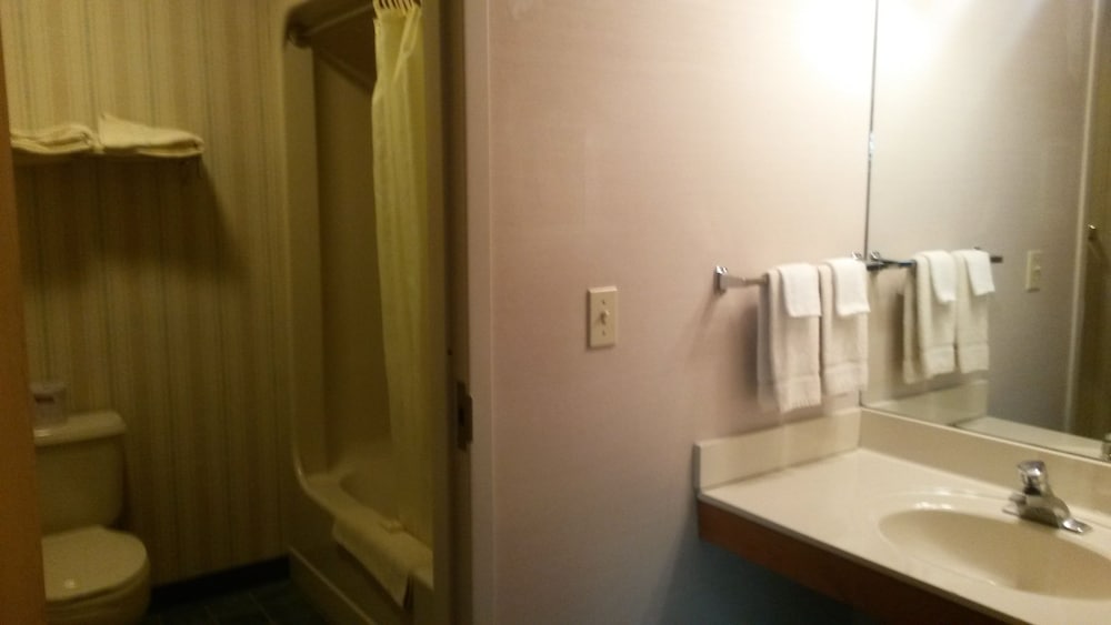 Commodores Inn - photo 30