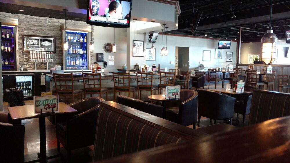 Four Points by Sheraton Kansas City Airport - photo 34