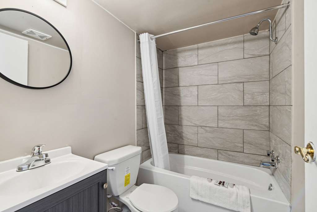 Super 8 by Wyndham Millbury Toledo - photo 33