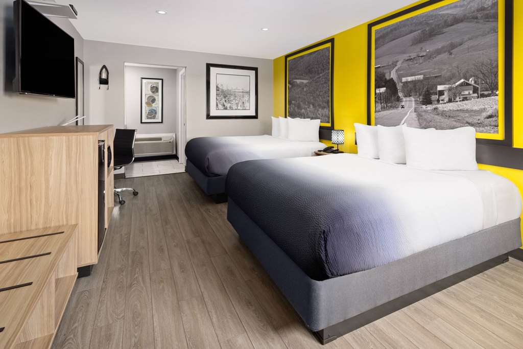 Super 8 by Wyndham Hazleton - photo 16