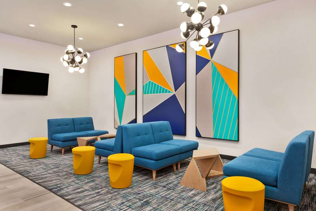 La Quinta Inn & Suites by Wyndham Richmond Sugarland - photo 34