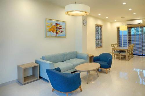 Biệt thự nguyên căn 5 phòng ngủ bể bơi chung cách bãi biển 100m — 4-Star Luxury Hotel in Ha Long, Vietnam