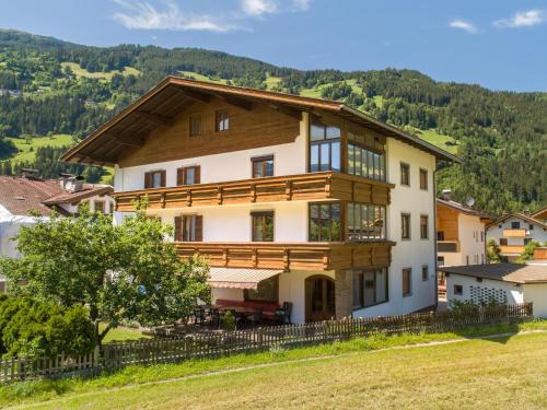 Tiroler Gästehaus — 4-Star Luxury Hotel in Zell Am Ziller, Austria