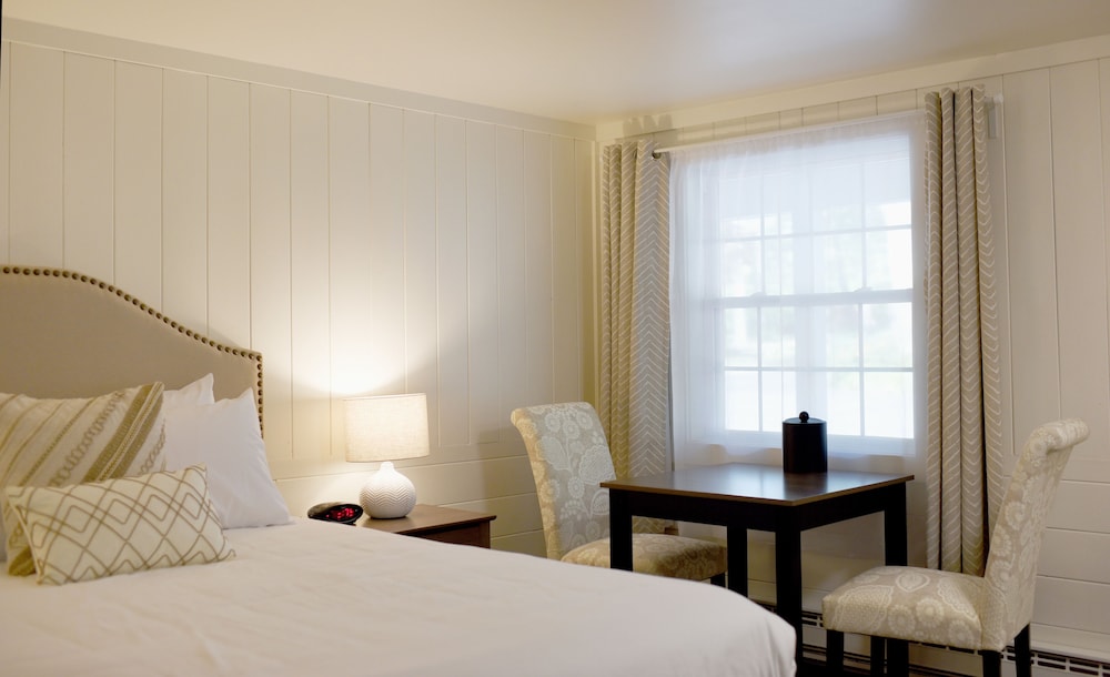 Sandwich Inn and Suites - photo 5