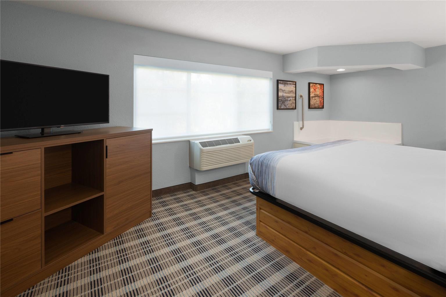 AmericInn by Wyndham Douglas Saugatuck - photo 31