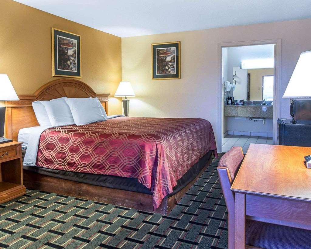 Econo Lodge Dalton West - photo 7