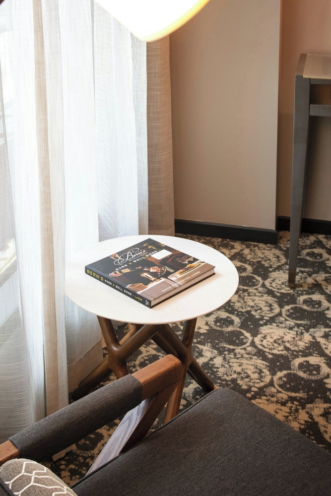 Epicurean Atlanta Autograph Collection - photo 12