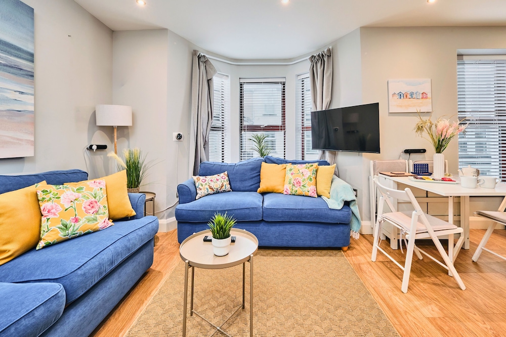 Graded Seaside Apt by the Harbour Princess Red 2 — 4-Star Luxury Hotel in Portrush, United Kingdom