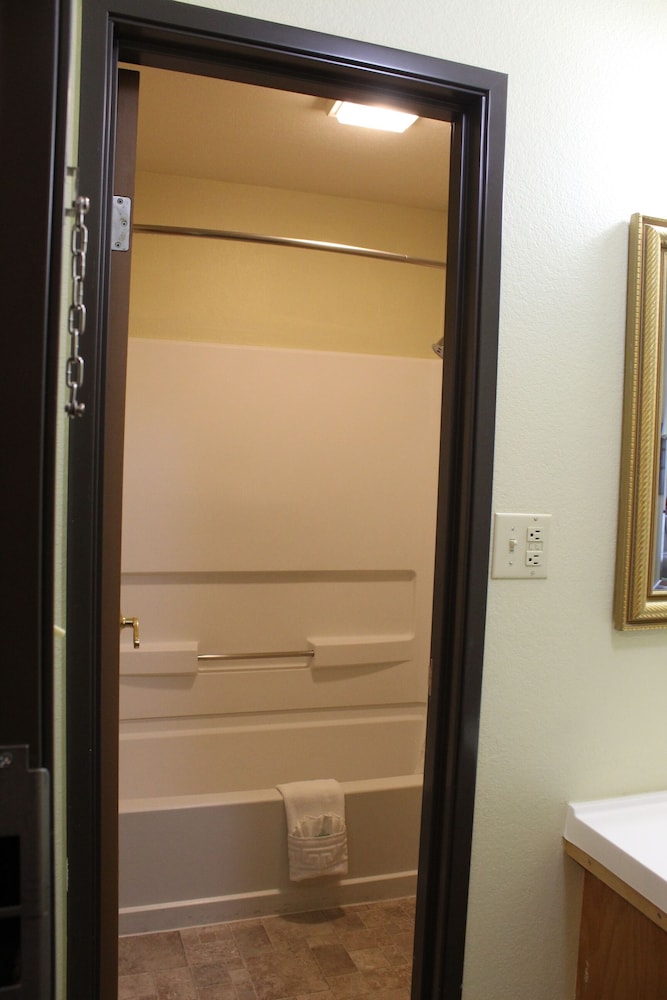 Cheyenne Guest Inn - photo 18