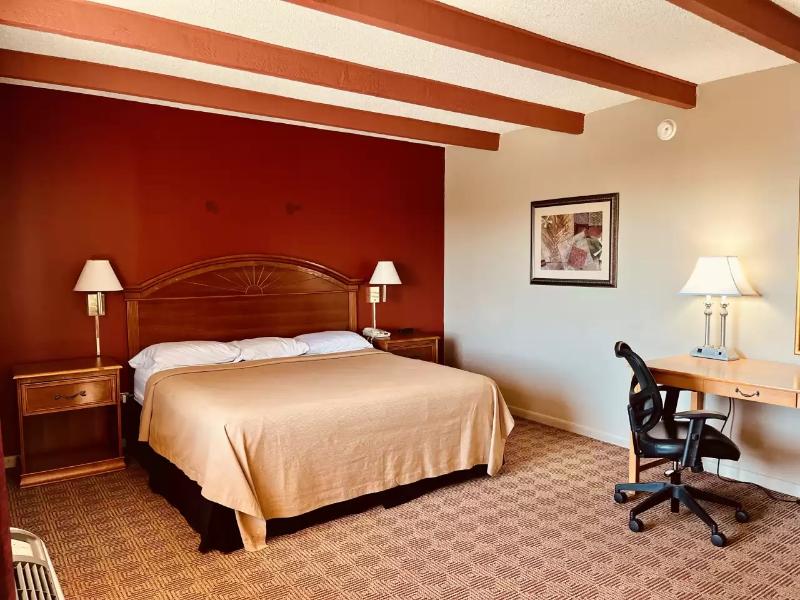 Econo Lodge Del Rio - photo 16