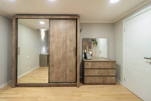 Cosy Central 2 BR Apartment By Wehost