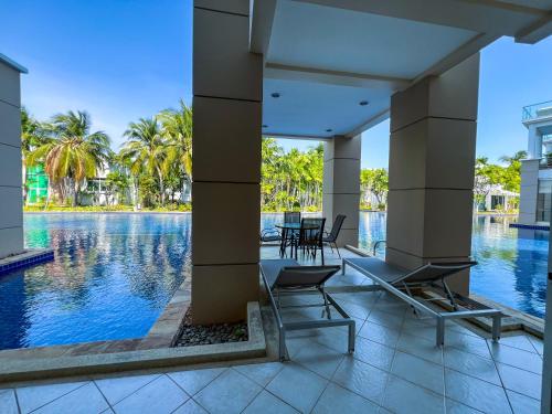 Hua Hin Blue Lagoon Pool Access — 4-Star Luxury Hotel in Cha-Am, Thailand