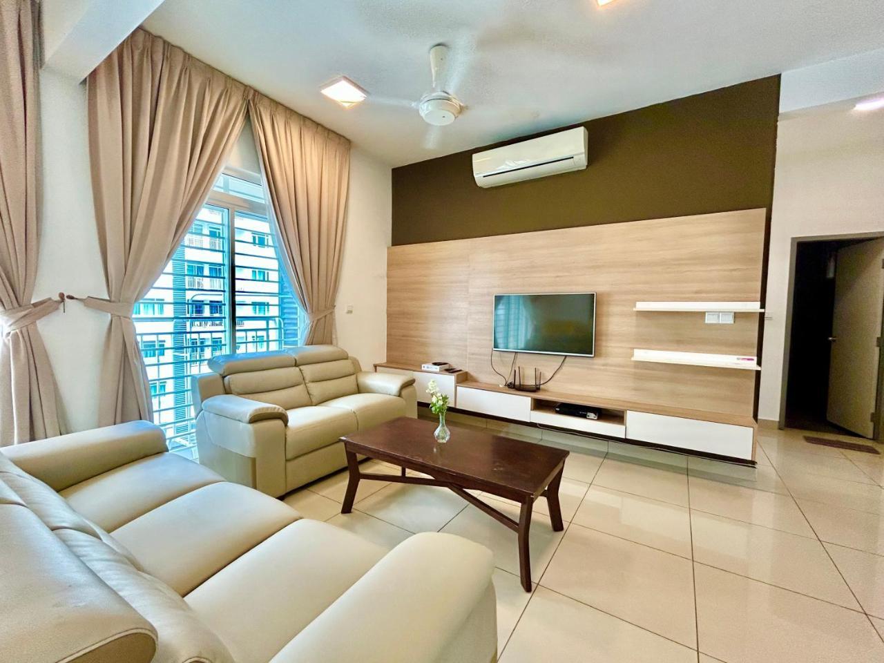 Cozy Home 1 9pax near MSU Stadium Shah Alam Sec13 — 4-Star Luxury Hotel in Shah Alam, Malaysia
