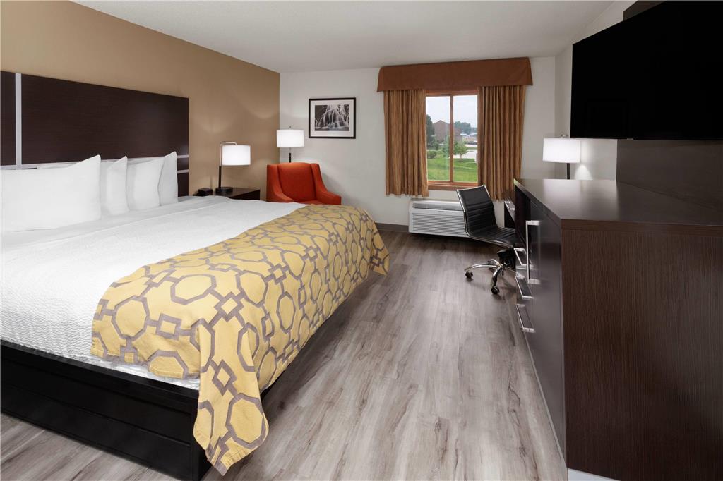 Baymont by Wyndham Green Bay - photo 8