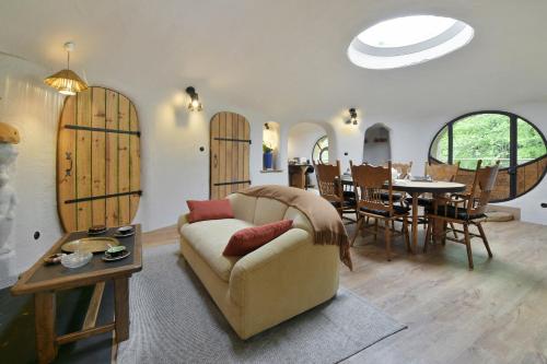 Gîte insolite Pour 5 en pleine nature — hotel in Ernee