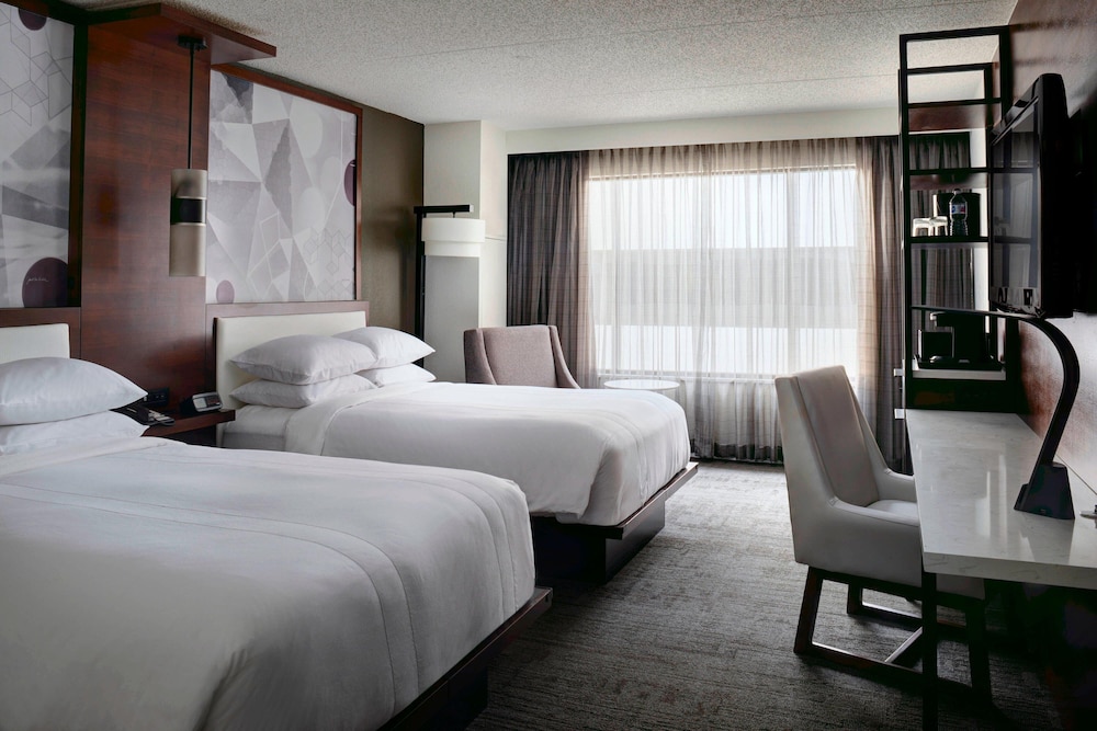 Marriott East Lansing at University Place - photo 12