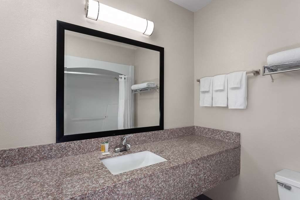 Days Inn & Suites by Wyndham Morris I 80 - photo 17
