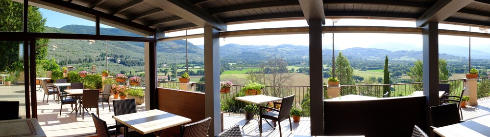 Albergo Il Cacciatore - carbon neutral hotel in Spello