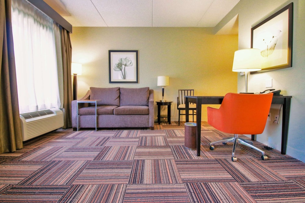 Hampton Inn & Suites by Hilton Flowery Branch Lake Lanier - photo 9