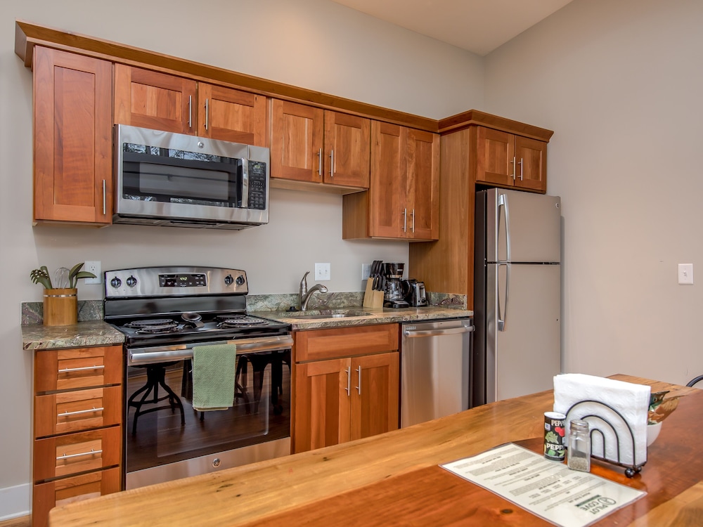 Pilot Cove Forest Lodging - photo 8