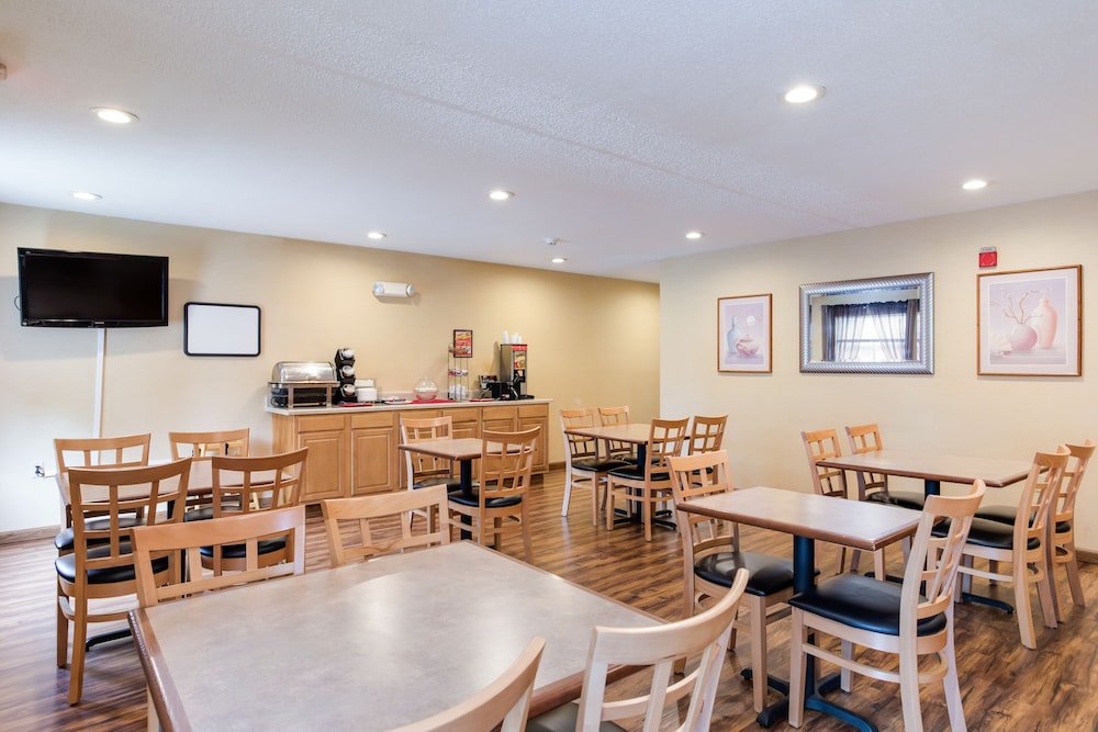 Econo Lodge Painted Post Corning - photo 16